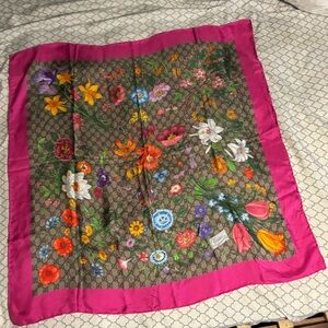 Gucci GG FLORA PRINT SILK SCARF